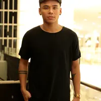 Penyanyi R&B Teza Sumendra suka menghiasi tubuhnya dengan tato. Setidaknya sepuluh tato di tubuhnya yang mempunyai makna sendiri-sendiri. (Adrian Putra/Bintang.com)