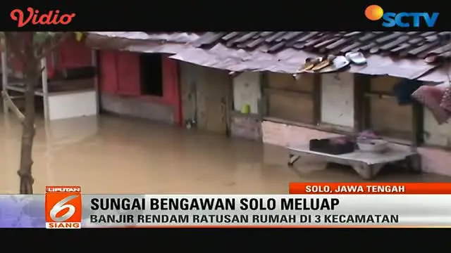 Akibat hujan deras, air sungai Bengawan Solo meluap dan merendam ratusan rumah di tiga kecamatan.