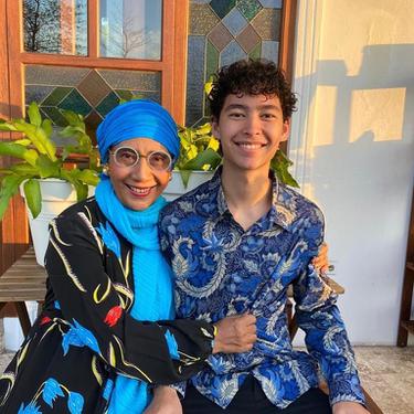 Serba Biru Tampilan Fashionable Susi Pudjiastuti Saat Lebaran Bersama Anaknya Fashion Fimela Com