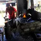 Salah satu kipung atau pandai besi dari Kampung Lenganeng, Kecamatan Tabukan Utara, Kabupaten Kepulauan Sangihe, Sulawesi Utara. (Liputan6.com/Yoseph Ikanubun)