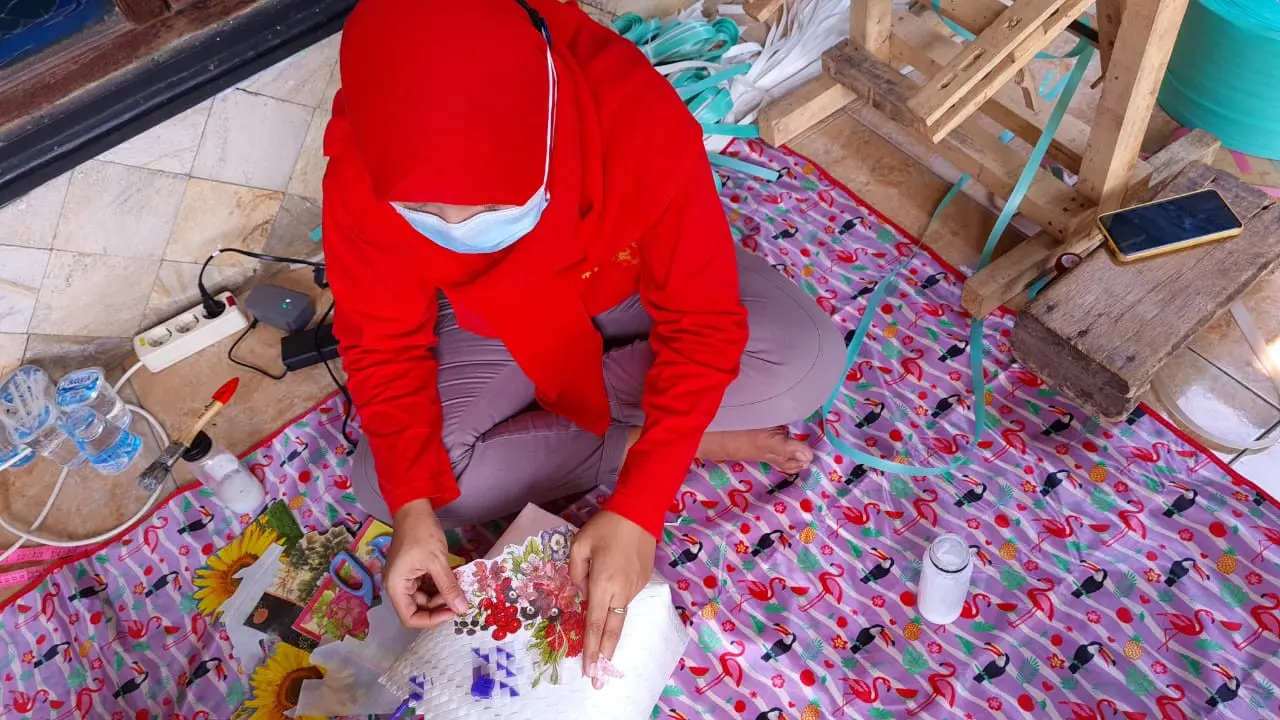 Perajin Tas Anyaman di Kediri, Jawa Timur
