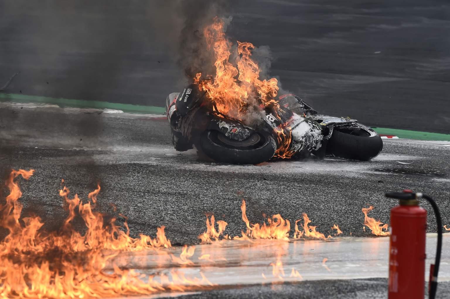 Motor Lorenzo Salvadori yang ikut terbakar (the-race.com)