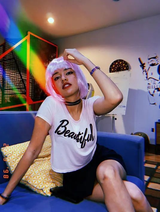 Aura menawan dari Susan Sameh sangat terpancarkan saat mengenakan wig seperti ini. Tatapan tajamnya juga berhasil bikin penggemarnya semakin menyukainya. Foto yang kece ini pun banjir like dan komentar dari netizen. (Liputan6.com/IG/@susansameeh)