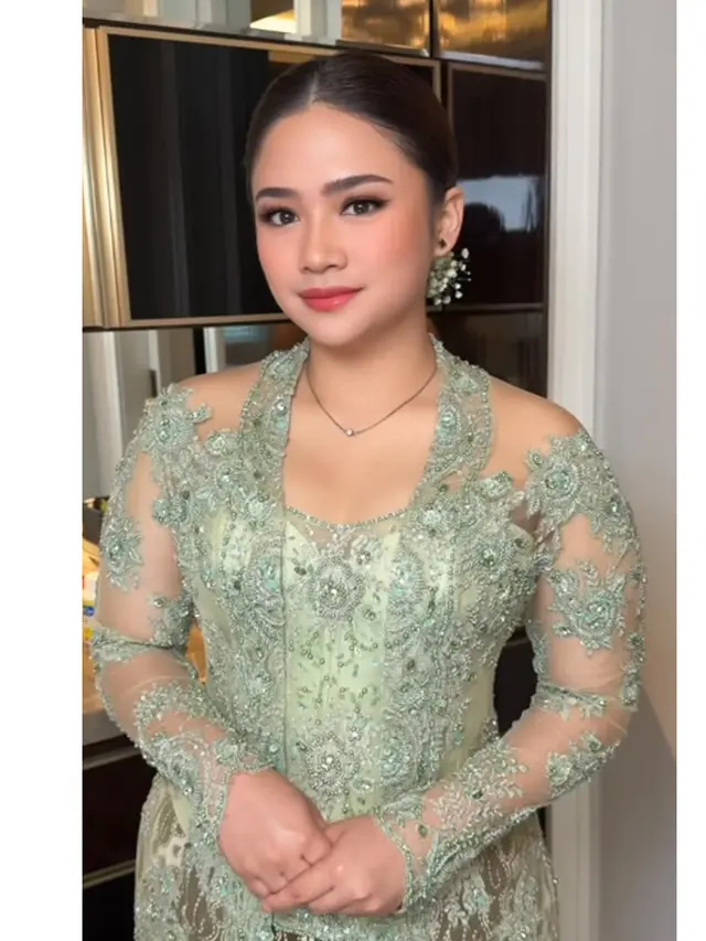 6 Detail Kebaya Tiara Savitri, Anggunnya Putri Mulan Jameela di Pernikahan Al Ghazali