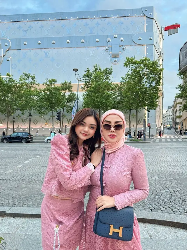 Potret Bella Shofie dan Putri Rigan (Sumber: Instagram/@bellashofie_rigan)