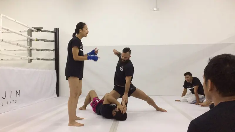 Latihan ala petarung MMA di Tatsujin MMA