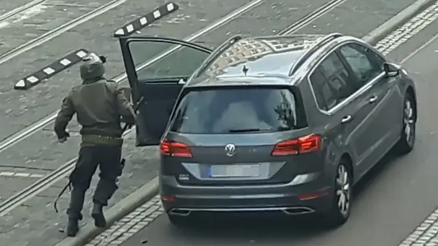 Pelaku Penembakan Sinagoge Jerman Tertangkap Kamera