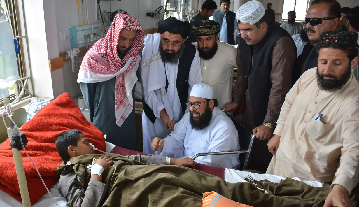 Sebuah ledakan bom bunuh diri yang menargetkan konvoi seorang senator di Pakistan pada 12 Mei menewaskan sedikitnya 17 orang dan melukai lebih dari 30 lainnya, Quetta, Selasa (16/5). (AFP FOTO / BANARAS KHAN)