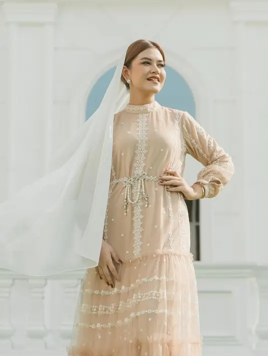 Kahiyang Ayu kembali tampil anggun dalam foto terbaru yang diunggah di momen Tahun Baru Islam [@doleytobing]