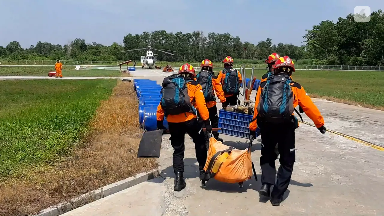 APP Sinar Mas di Riau melakukan simulasi waterbombing kebakaran hutan.