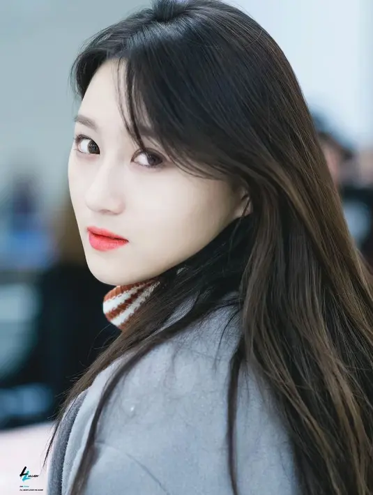 Salah satu personel Dreamcatcher, Siyeon merupakan gadis kelahiran Daegu, 1 Oktober 1995. Matanya yang bulat semakin membuat wajahnya terlihat cantik. (Foto: koreaboo.com)