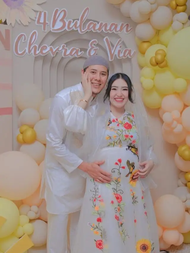 Via Vallen Tasyakuran 4 Bulan Kehamilan. [@viavallen]