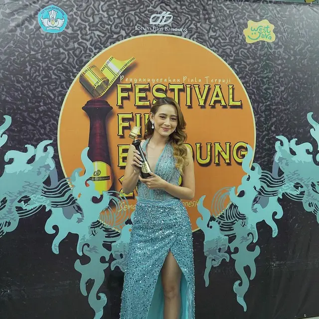 6 Artis Ini Raih Penghargaan Pertama di Tahun 2022, Ukir Prestasi
