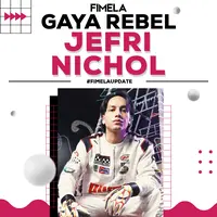 Aktor Jefri Nichol selalu mencuri perhatian lewat aksi terbarunya. Ia tampil gagah dan memesona dengan gaya rebel untuk pemotretan sebuah merk Sepatu ternama.