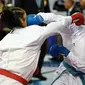 Atlet karate Indonesia, Srunita Sari Sukatendel (kanan), yang turun di nomor kumite 50 kg, menyabet medali perak pada Kejuaraan Karate Asia yang berlangsung di Astara Sports Complex, Astana, Kazakhstan, 15-16 Juli 2017. (World Karate Federation)