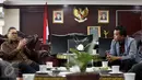 Ketua MPR Zulkifli Hasan saat menerima kunjungan dari BEM di Gedung Nusantara III, Jakarta, Kamis (30/3). Pertemuan tersebut membahas isu - isu terkini salah satunya Ketua MPR menanggapi seruan aksi 313 besok. (Liputan6.com/Johan Tallo)