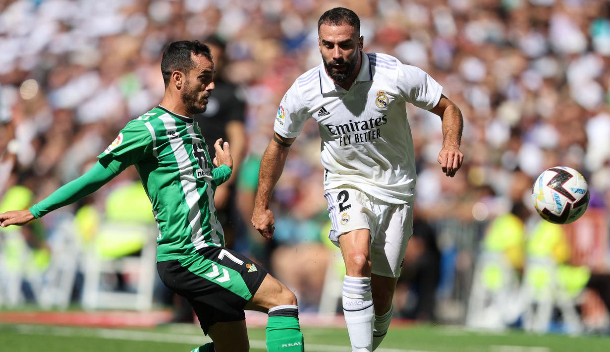 Daniel Carvajal merupakan pemain jebolan akademi Real Madrid. Ia sempat dijual ke Bayer Leverkusen pada 2012 di era Jose Mourinho. Semusim kemudian, Carvajal direkrut kembali ke Santiago Bernabeu dengan harga 6,5 juta euro. Di usianya yang telah menginjak 30 tahun, bek sayap asal Spanyol itu masih membela Real Madrid. Ia pernah mempersembahkan berbagai gelar bergengsi, termasuk 5 trofi juara Liga Champions dan 3 gelar Liga Spanyol. (AFP/Thomas Coex)