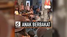 Seorang bocah asal Indonesia menarik perhatian band asal Amerika, Bullet For My Valentine. Anak tersebut membawakan lagu dari salah satu band tersebut pada saat hari pramuka 14 Agustus kemarin.