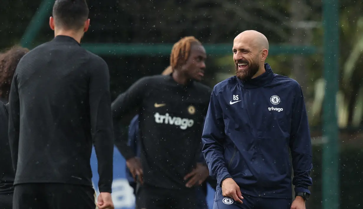 Bagi fans Chelsea, Bruno Saltor bukanlah nama yang familiar. Sebab, dia memang belum punya rekam jejak yang menjanjikan sebagai manajer. Namun, Saltor cukup lama berkecimpung di sepak bola Inggris. (AFP/Adrian Dennis)