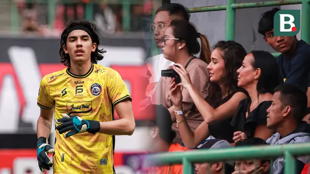 Foto: Momen Ibu dan Kekasih Kiper Arema FC Julian Schwarzer saat Berikan Dukungan Langsung dari Tribun, Tak Terlihat Sang Ayah