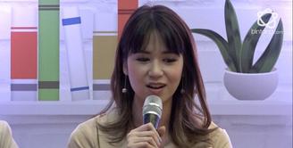 Ini alasan Laura Basuki sering posting foto-foto perkembangan anak di Instagram.