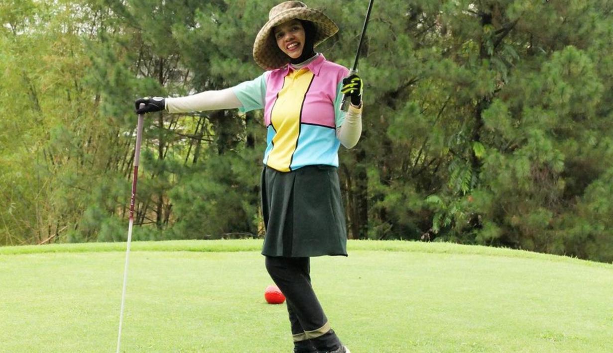 Dalam akun Instagram pribadinya, mertua Aurel Hermansyah diketahui memiliki hobi bermain golf. Bahkan, Geni Faruk kerap mengunggah momen saat bermain golf di media sosial. (Liputan6.com/IG/@genifaruk)