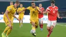 Gelandang Belgia, Youri Tielemans, menggiring bola saat melawan Rusia pada laga Kualifikasi Piala Eropa 2020 di Gazprom Arena, Saint Petersburg, Sabtu (16/11). Rusia kalah 1-4 dari Belgia. (AFP/Olga Maltseva)