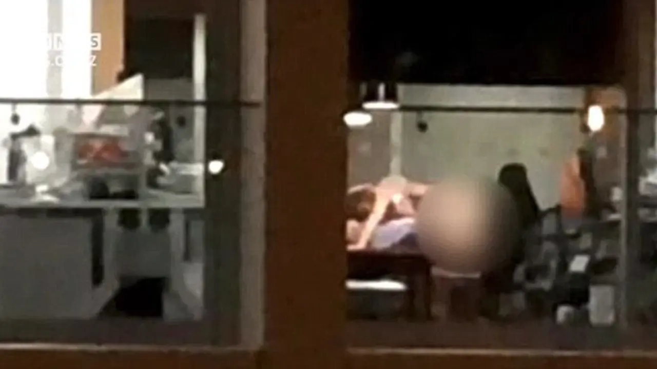 Bos dan Sekretaris Ketahuan Berhubungan Seks di Jam Lembur