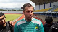 Pelatih Persib Bandung, Miljan Radovic. (Bola.com/Erwin Snaz)