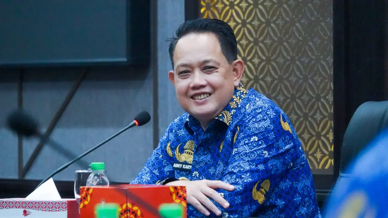 Pj Gubernur Jatim Adhy Karyono. (Dian Kurniawan/Liputan6.com)