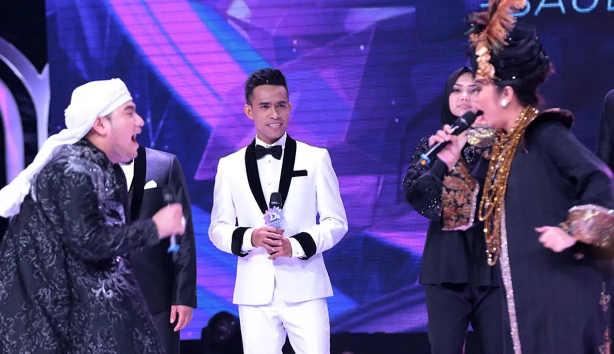 Di setiap penampilannya, Fildan diketehui selalu jauh berada jauh lebih unggul dari Putri si catik asal Balikpapan soal perolehan sms. Di penampilan pertamanya, Fildan pun berhasil membuat dewan juri terpukau. (Deki Prayoga/Bintang.com)