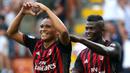 Bomber AC Milan, Carlos Bacca, merayakan gol yang dicetaknya ke gawang Torino pada laga Serie A Italia di Stadion San Siro, Milan, Italia, Minggu (21/8/2016) atau dini Senin dini hari WIB. Milan menang 3-2 atas Torino. (EPA/Matteo Bazzi)
