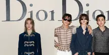 Jonathan Anderson pamerkan koleksi menswear pertamanya dengan gaya aristokrat Eropa. Peragaan busana di Paris Men's Fashion Week disaksikan oleh para Dior Boy yang mencuri perhatian [Dior]