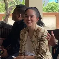 Niat awal menikah muda dan berakhir di Pengadilan Agama, membuat Hana Hanifah trauma. Ia mengaku akan lebih selektif dan belum ingin mencari penganti dalam waktu dekat ini. "Lebih tepatnya trauma sih, sendiri lebih enak," pungkasnya.  [Foto: ©KapanLagi.com/Nuzulur Rakhmah]