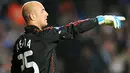 Kiper Liverpool, Jose 'Pepe' Reina beraksi ketika berhadapan dengan Chelsea dalam laga perempat final Liga Champions di Stamford Bridge, London, 14 April 2009. AFP PHOTO/PAUL ELLIS