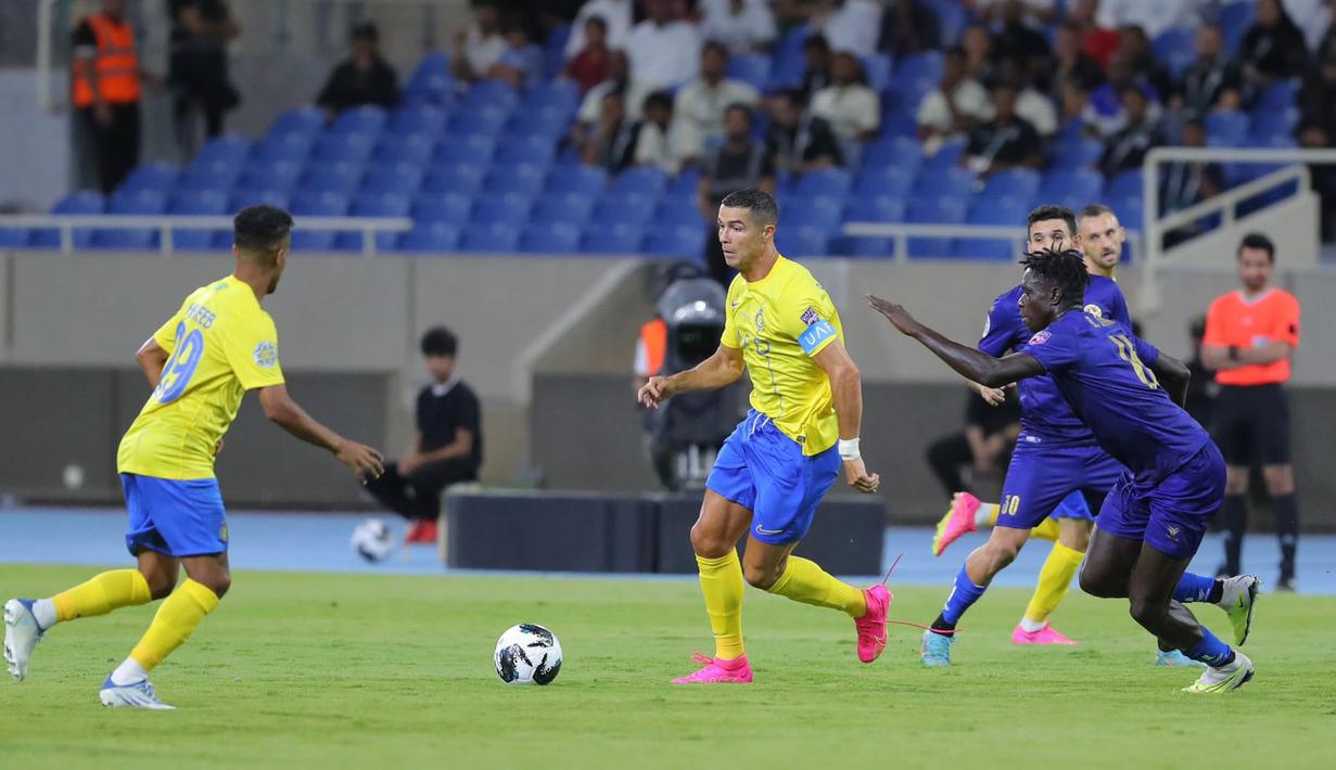 Cristiano Ronaldo tampil moncer ketika Al Nassr bersua US Monastir pada laga kedua Grup C Liga Champions Arab 2023. (twitter/al nassr)