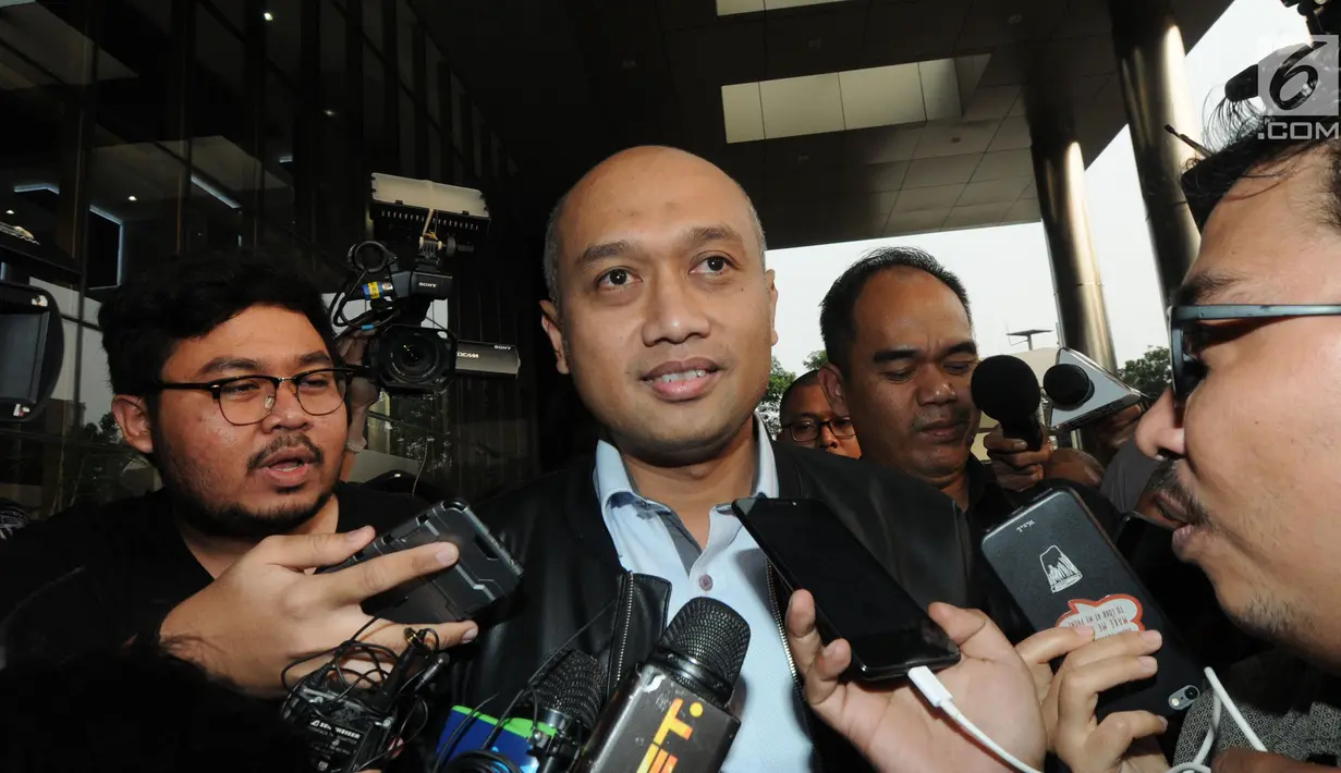Dirut PJB Investasi Gunawan Yudi Hariyanto usai diperiksa penyidik di Gedung KPK, Jakarta, Kamis (19/7). Gunawan Yudi Hariyanto diperiksa sebagai saksi terkait dugaan suap proyek PLTU Riau-1. (Merdeka.com/Dwi Narwoko)