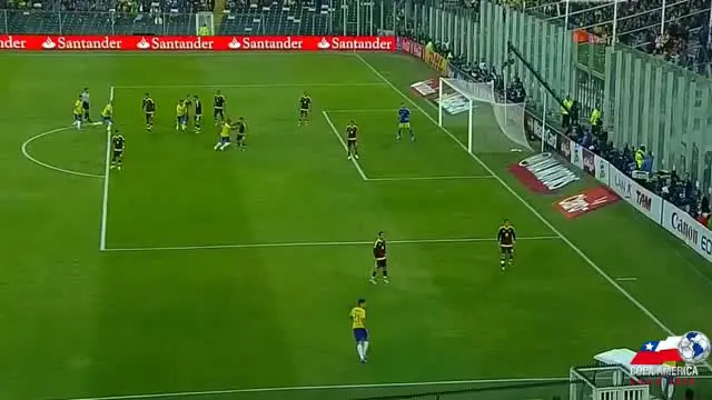 Thiago Silva bek Brasil berhasil mencetak gol pembuka atas Venezuela pada laga terakhir penyisihan grup C. Brasil menang dengan skor 2-1 atas Venezuela.