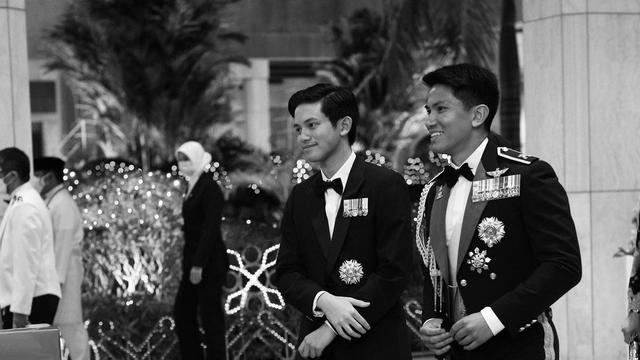 7 Potret Pangeran Abdul Mateen di Royal Wedding Sang Kakak, Curi Perhatian