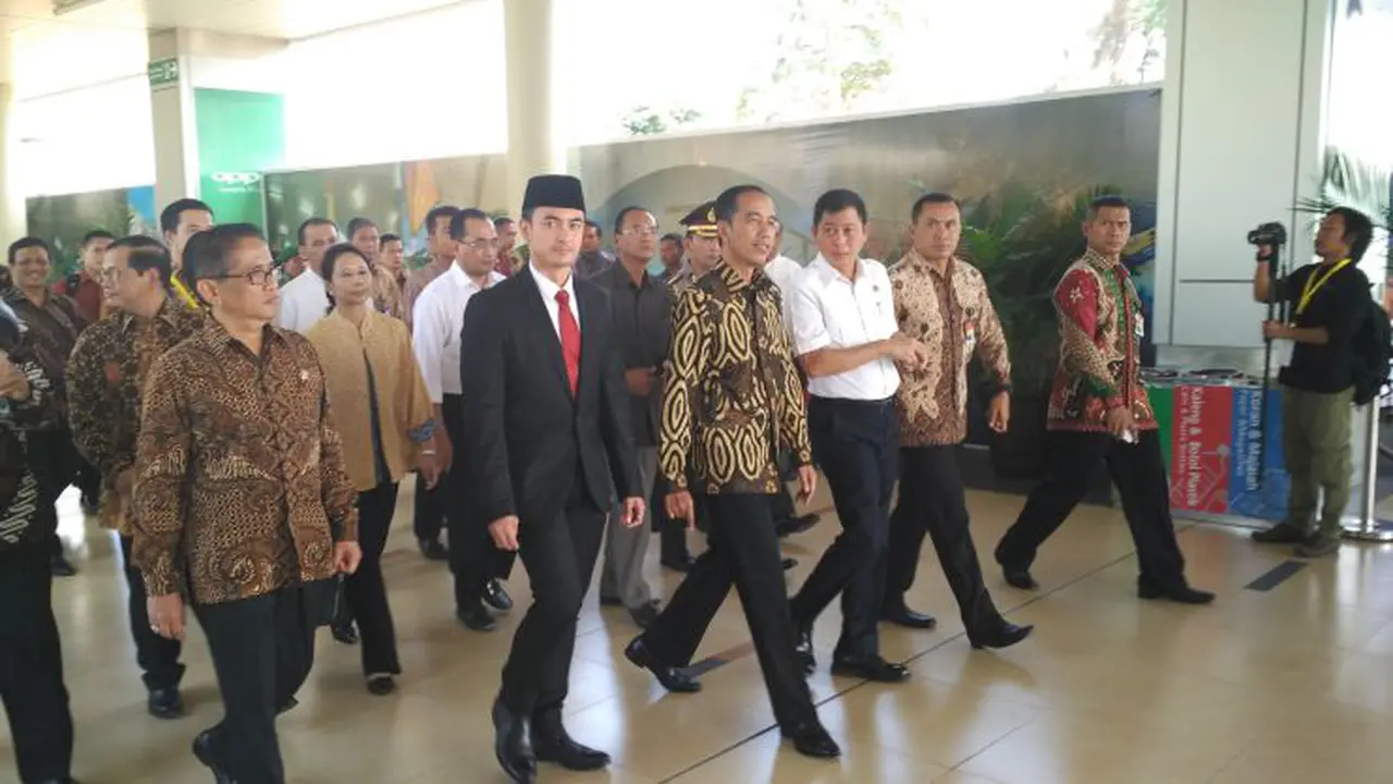 Presiden Joko Widodo (Jokowi) meresmikan Bandara Sultan Thaha, Jambi, Kamis (21/7/2016). 