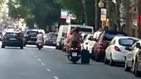 Pasangan itu pernah terekam video sedang menggeret sebuah koper selagi mengendarai skuter di jalan layang di Spanyol setahun lalu.