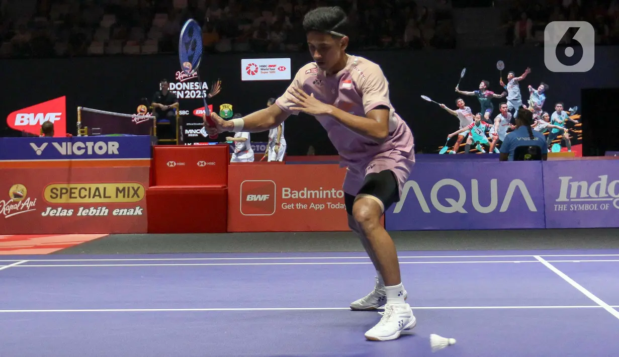 Dengan tersingkirnya, Alwi Farhan, maka Indonesia dipastikan tidak punya wakil di nomor tunggal putra pada babak perempat final Indonesia Open 2025. (Liputan6.com/Herman Zakharia)