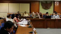 Suasana Rapat Pansus Revisi UU Terorisme di Kompleks Parlemen, Senayan, Jakarta, Rabu (31/5). Rapat membahas revisi yang tidak hanya menyangkut penindakan, tetapi harus diawali dengan pencegahan, baru tindakan. (Liputan6/Johan Tallo)