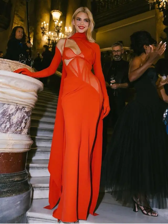 Kendall Jenner di Paris Fashion Week