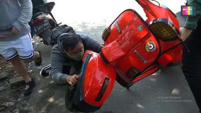 7 Momen Ayu Ting Ting Touring Naik Vespa ke Bogor, Tapi Ujungnya Bikin Kesal