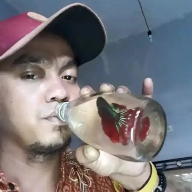 6 Potret Bapak Bapak Selfie Ini Kocak Ekspresi Datarnya Bikin Ngakak Hot 