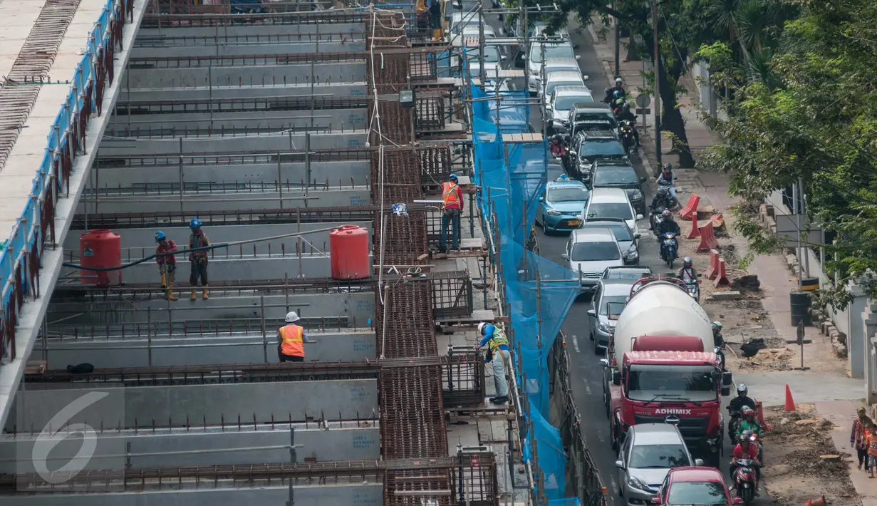 PT. MRT Jakarta masih merampungkan rancang induk pembangunan 12 titik pengembangan kawasan properti terintegrasi berbasis transportasi tahap pertama Koridor Lebak Bulus-Bundaran HI, Jakarta, Senin (15/5). (Liputan6.com/Gempur M Surya)