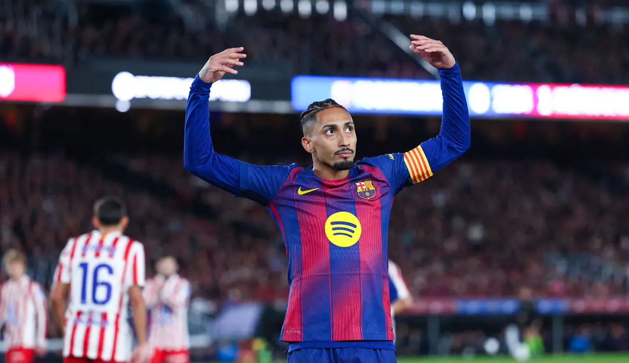 Tambahan tiga angka ini membuat tim besutan Hansi Flick bertengger kukuh di posisi puncak klasemen sementara dengan 37 poin dari 15 pertandingan. (AFP/Josep Lago)