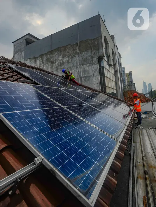 Listrik ini yang kemudian bisa dimanfaatkan dalam kehidupan sehari-hari untuk menyalakan peralatan elektronik dan sebagainya. (merdeka.com/Arie Basuki)