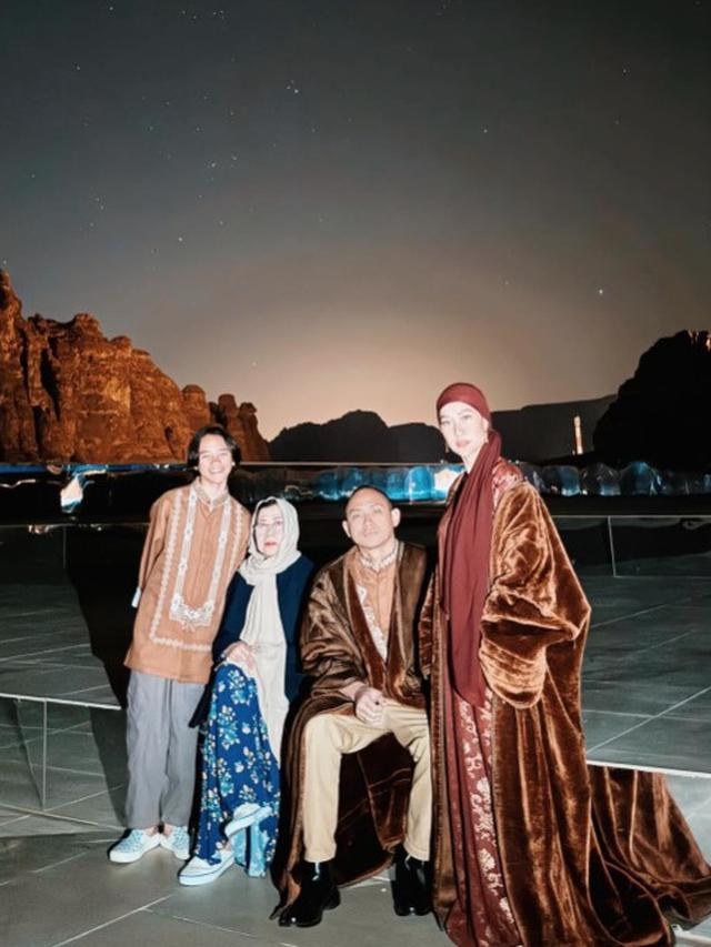 Potret BCL dan keluarga (Sumber: Instagram/itsmebcl)